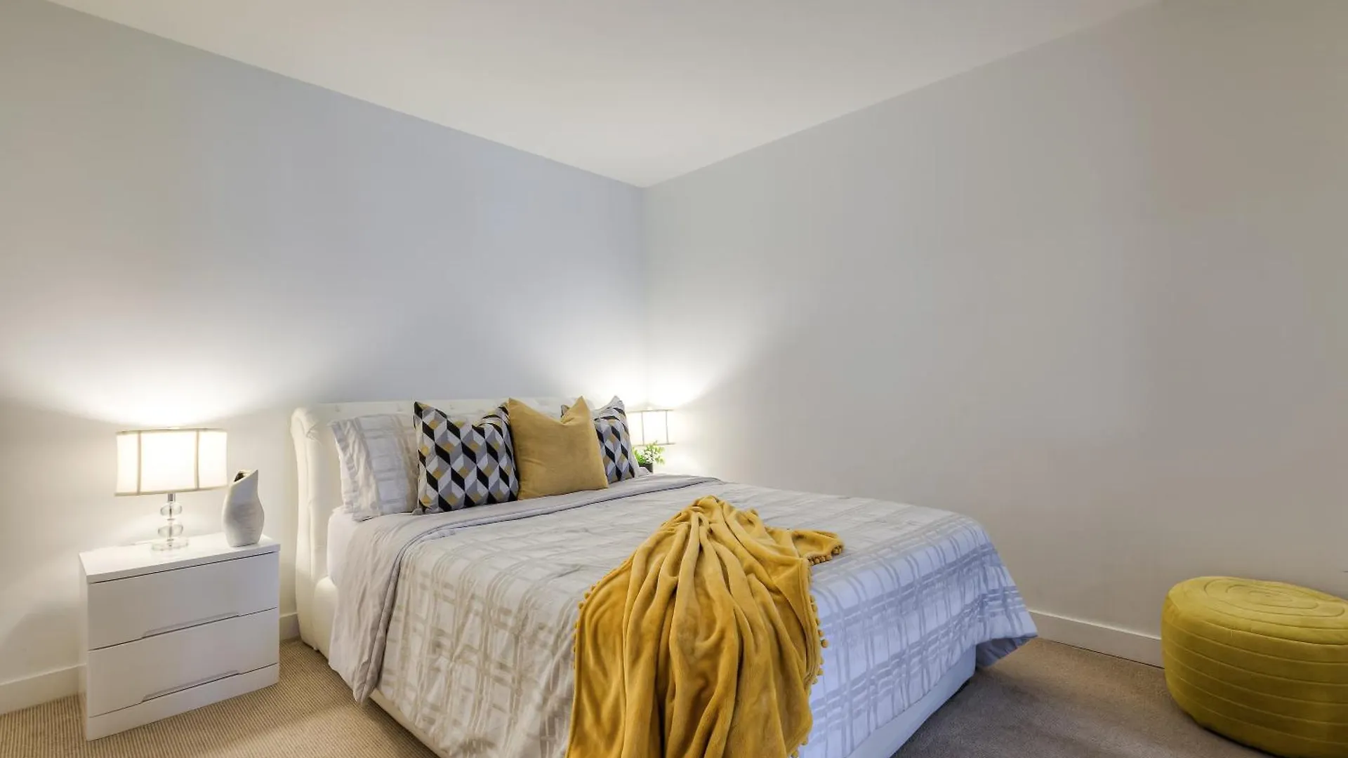 Delight Suites In Downtown Toronto Mississauga Apartment