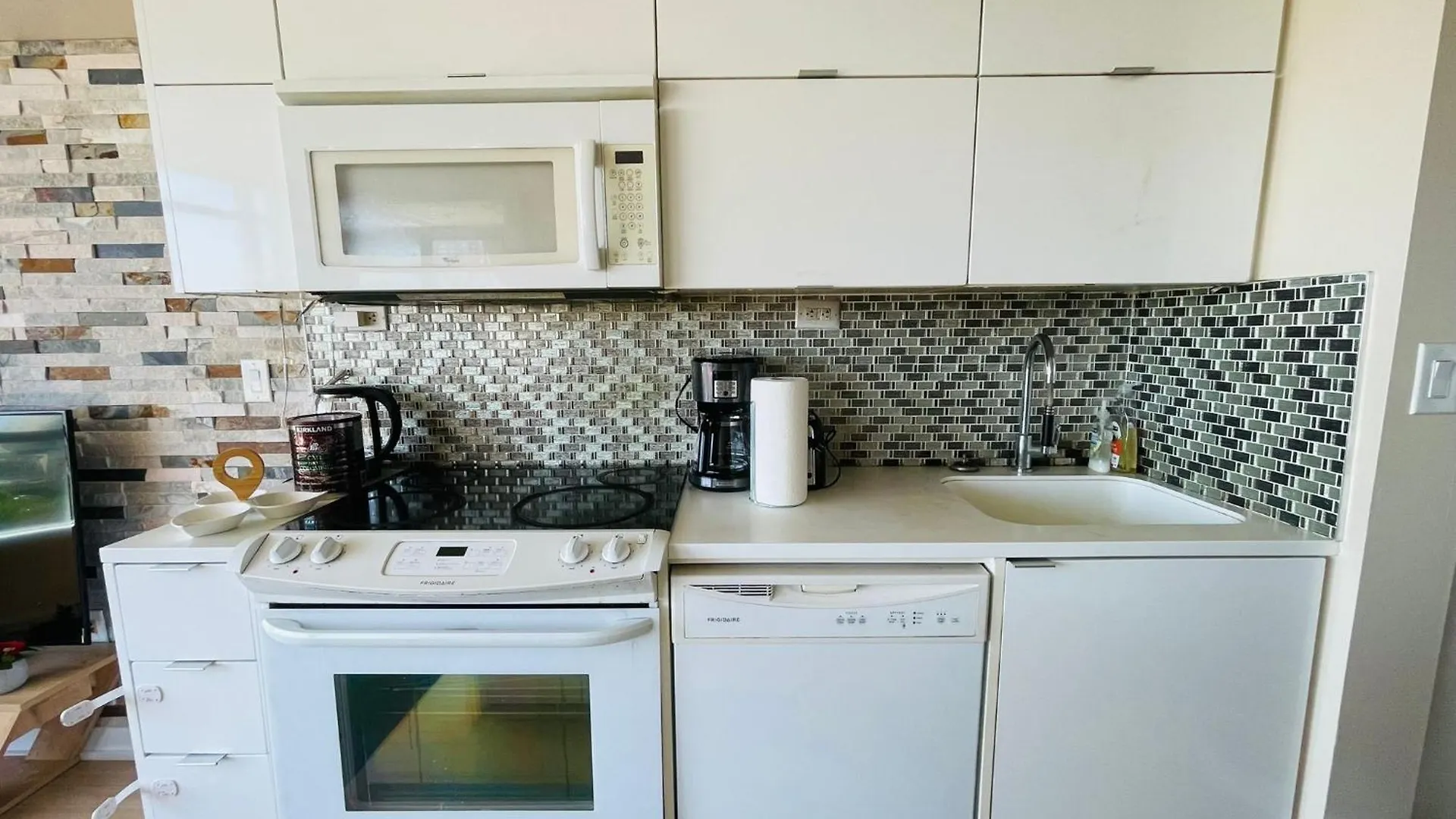 Apartment Delight Suites In Downtown Toronto Mississauga Canada