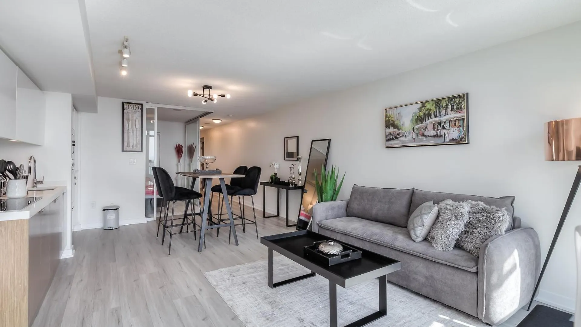Delight Suites In Downtown Toronto Mississauga