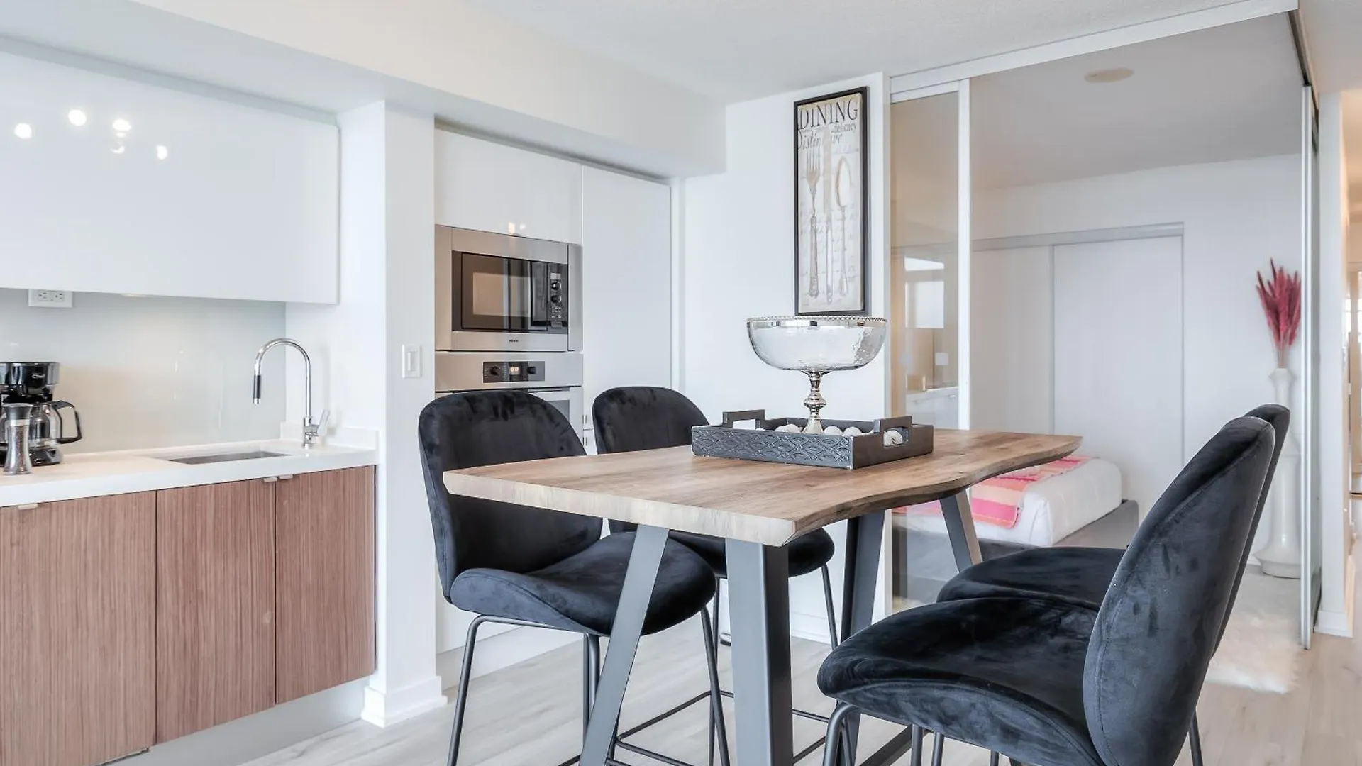 Delight Suites In Downtown Toronto Mississauga