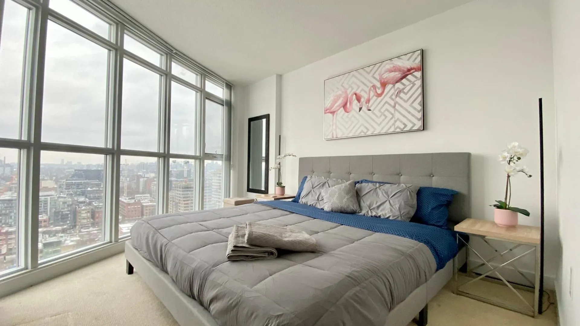 Delight Suites In Downtown Toronto Mississauga Apartment